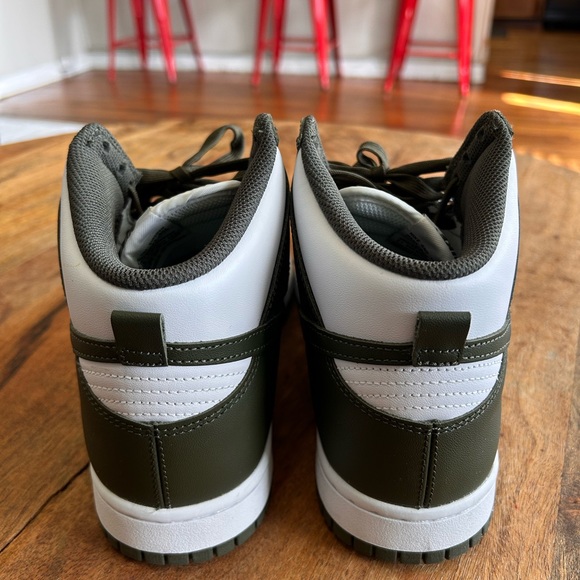 Nike White and Green Sneakers High-Top Design - Picture 3 of 3